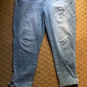 Levi’s mid rise skinny crop jeans